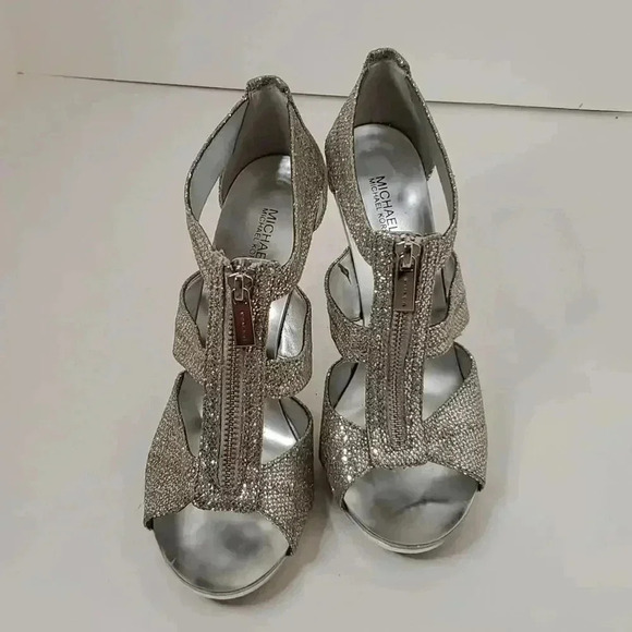Michael Kors Berkley T-Strap Silver Glitter Sandals 8 - Picture 7 of 15